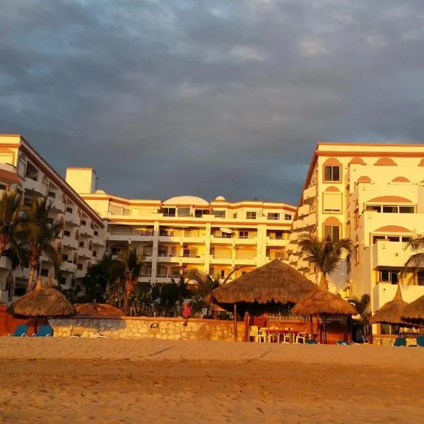 Maz4you Beachfront Condo, hotel em Puente El Quelite