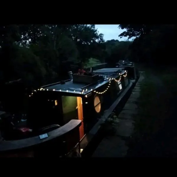 Cosy, secluded narrow boat, hotell sihtkohas Airton