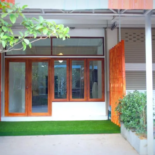 The Living - Holiday Home Phayao, hotel a Phayao