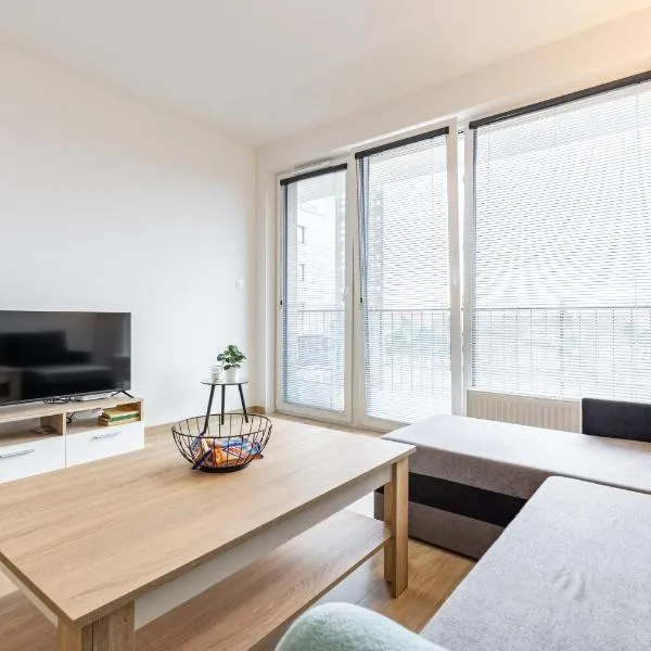 Sunny Haven: Modern 2BR,Garage, WiFi,Stream, hotel v destinaci Bratislava