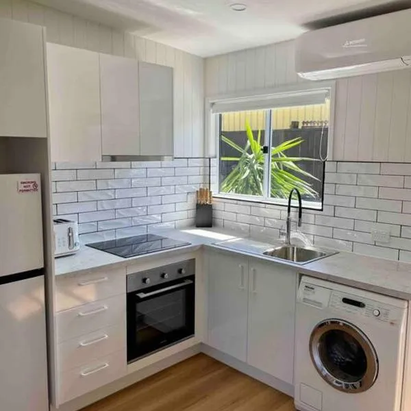 Studio 2 Boreen Point Boutique Accommodation, hotel v destinaci Cootharaba
