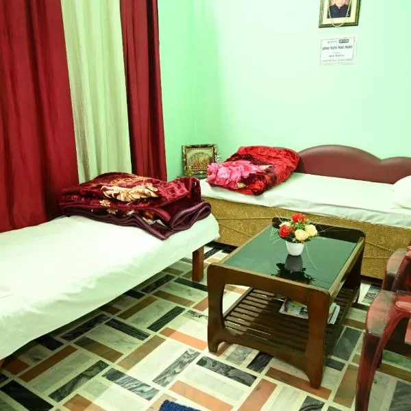 sandhya guest house, hotel v mestu Faizābād