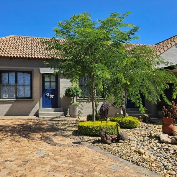 At 37 Masters Way, hotel i Brandwacht