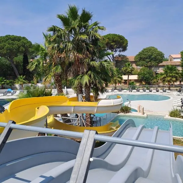 Joli Logement Climatisé 6 personnes Joli Camping à Agde, hotel v destinaci Agde