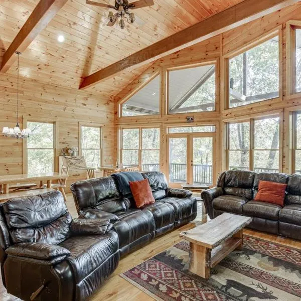 Deluxe Cabin For Groups Near Helen w Hot Tub, hotel en Cornelia