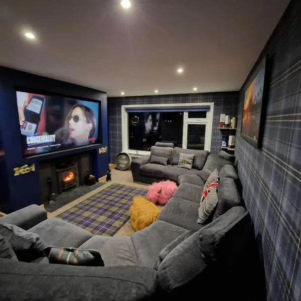 Town centre house, Hot tub, Cinema room and Gym، فندق في أفيمور