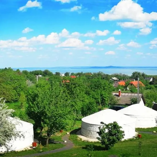 Jurta Hotel Balatongyörök、バラトンギュルクのホテル