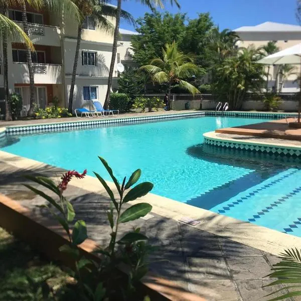 Beautiful appartement with large pool near the beach, hotel in Flic-en-Flac