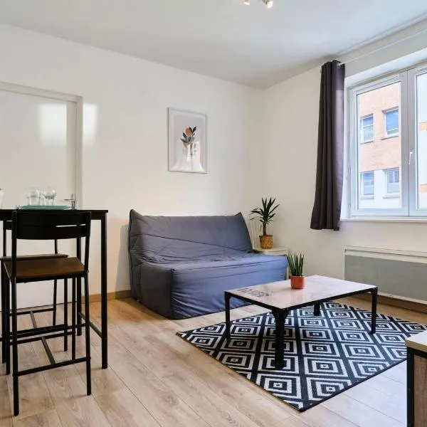 Quiet one-bedroom flat close to the metro, hotel sa Lille