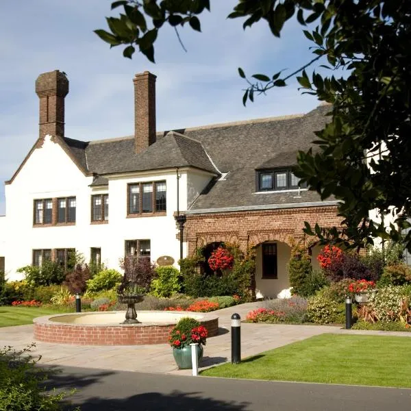 Western House Hotel At Ayr Racecourse, hotel v destinaci Ayr