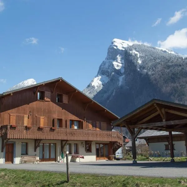 Particulier loue 2 appartements communicants dans chalet à Samoëns jusqu à 16 couchages, hotel a Samoëns