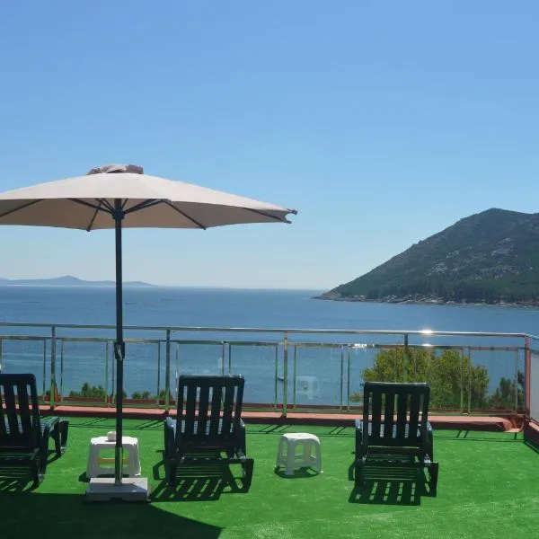 Hostal Solymar, hotel Louróban