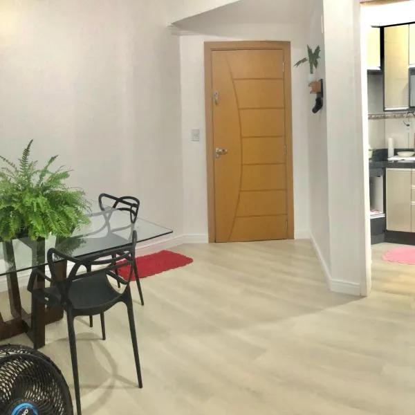 Ap no centro com ar condicionado e Garagem Coberta, hotel v destinaci Cascavel