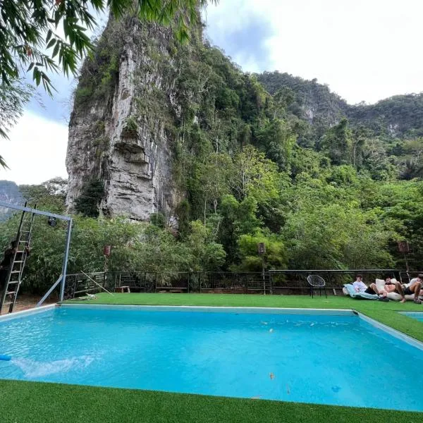 Mountain View Party Hostel, hotel em Ban Chong Phli