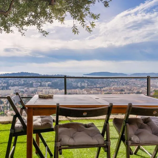 Appartement avec vue mer panoramique，土倫的飯店