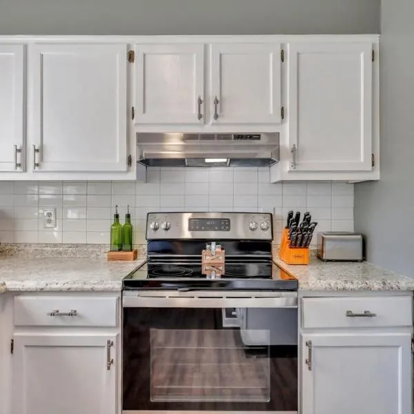 GATA 2 -The Rustic Suite - Close to GSU, hotel v destinaci Statesboro