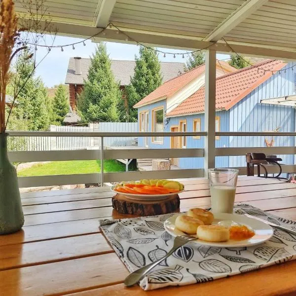 HYGGE HOME уютный коттедж с террасой и баней для проживания нескольких семей, hotel in Besqaynar
