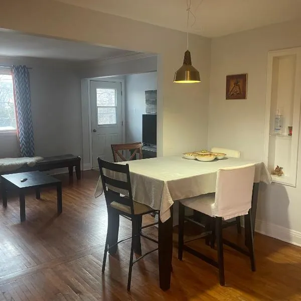 Appartement près du Métro, hotel v destinaci Laval
