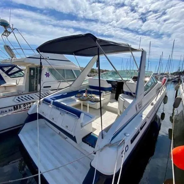Superbe bateau à Gruissan, hotel v destinaci Gruissan