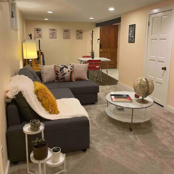 Sweet Beech St Retreat-Basement Apt, hotel v destinaci Portland