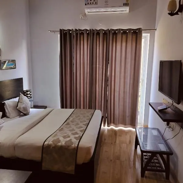 Vrindavan suites omex, hotel in Vrindāvan