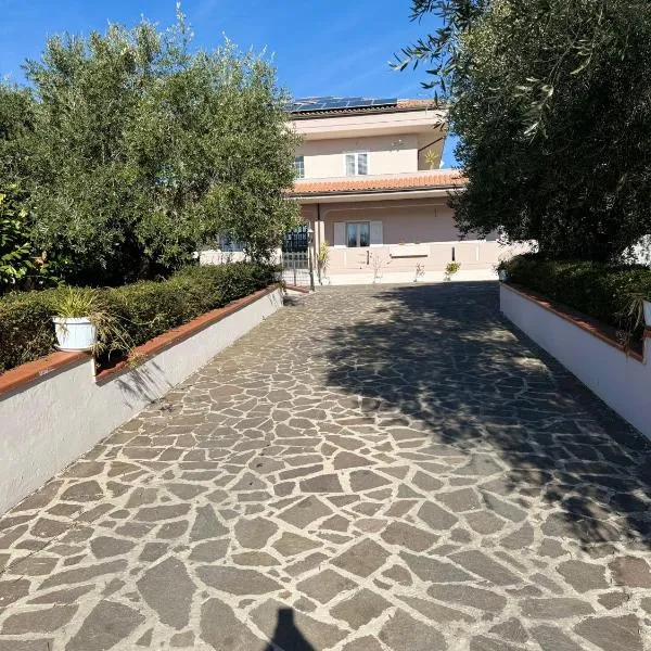 Villa met apartment, hotel din Corropoli