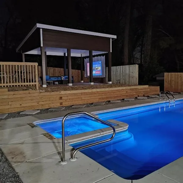 Rare Find! Private Heated Pool & Spa - Entire Home Near ATL City Center, hotel v destinaci Atlanta