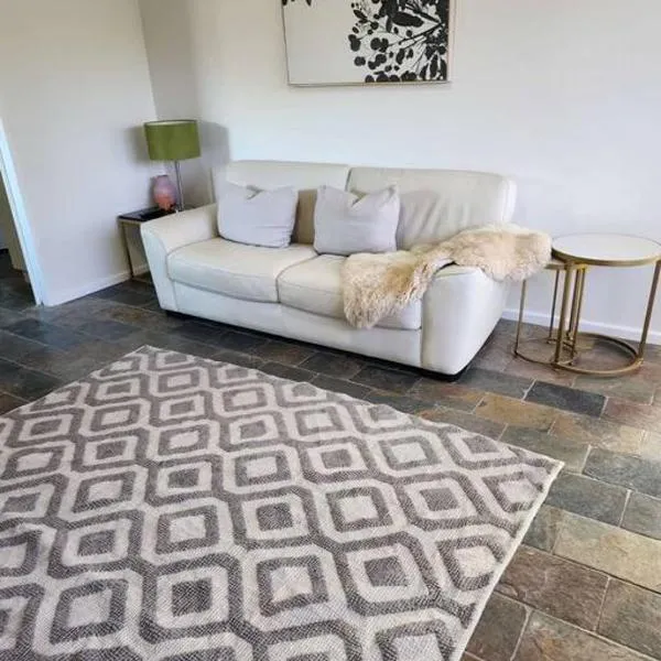 Beautiful and cozy home, hotel in Glenunga