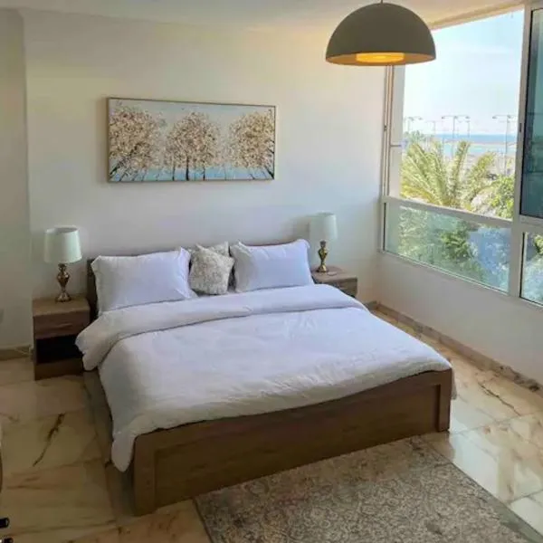 Luxurious Apartment Partial Sea View, hotel in Jeddah