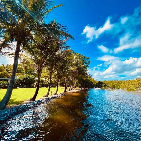 Tranquil holiday home on the water’s edge., hotel in Rainbow Beach