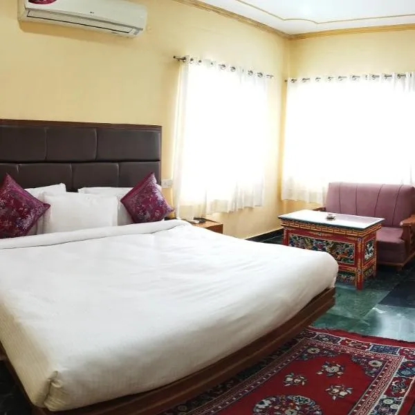 Hotel Zambala House, hotel in Chhatrari