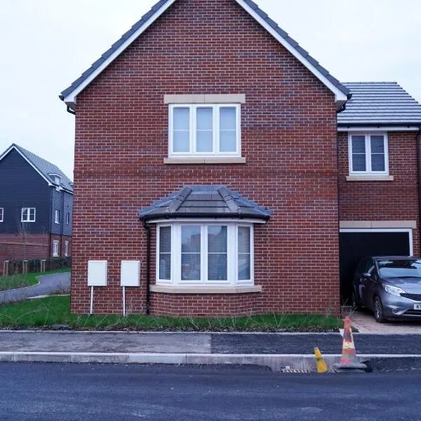 A1M Hampton Lakes Brand New Entire House, hotell i Sawtry