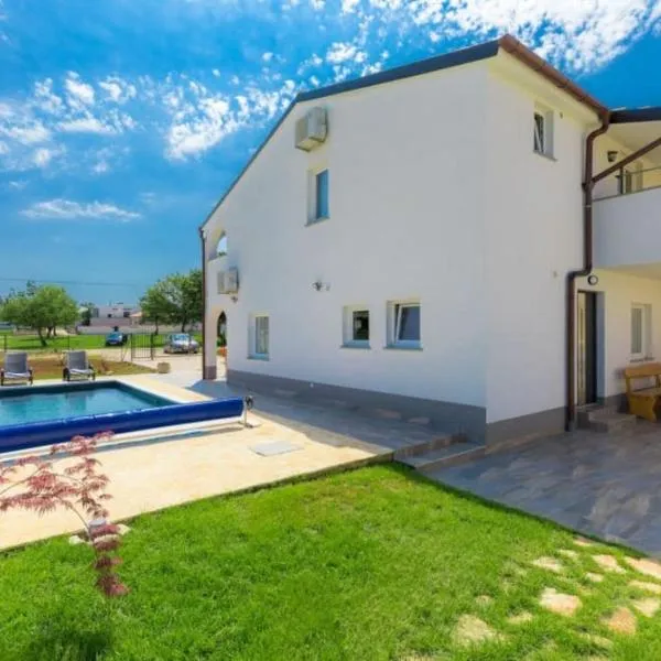 Kuča Mira, hotel v destinácii Gajana