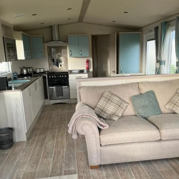 GDs Luxury Caravan Hire Turnberry Holiday Park, hotel v destinaci Turnberry