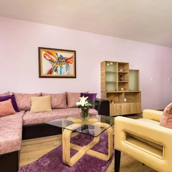 Spacious Central Apt by Stefanie / close to MU, hotel din Plovdiv