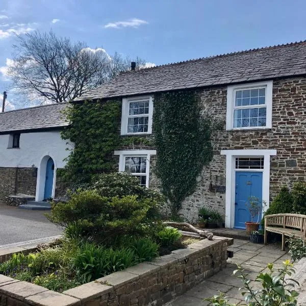 Lake Villa Holiday Cottages, hotel in Holsworthy