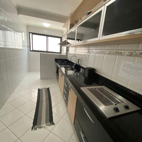 Apê Premium com Churrasqueira Gourmet, apenas 150m da Praia