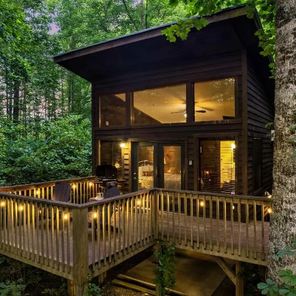 Rivers Edge Treehouses, hotell i Tapoco