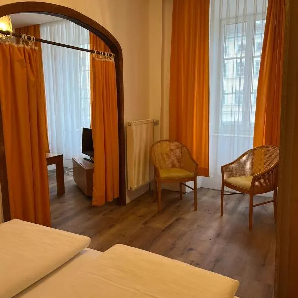 City Hotel Post 12: Braunau am Inn şehrinde bir otel