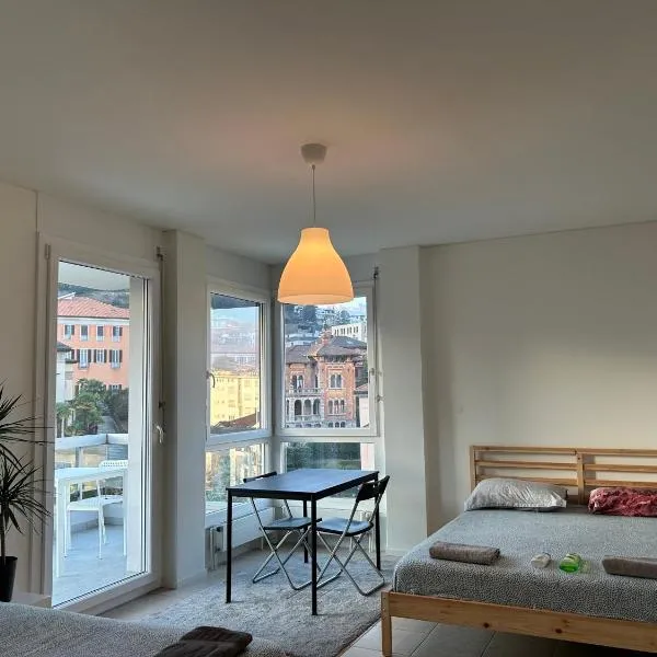 SHINE Apartment View Lugano Paradise Parking Free、パラディーゾのホテル