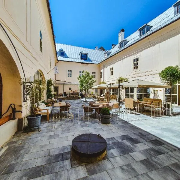 Opera apartments - Mestský palác, hotel v Banskej Štiavnici