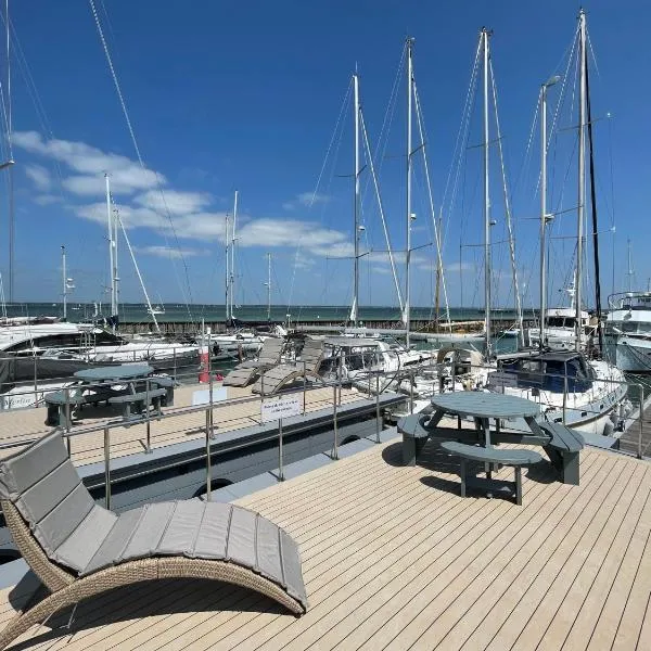 Yarmouth Waterlodge Floating Apartment 1, hotel in Yarmouth