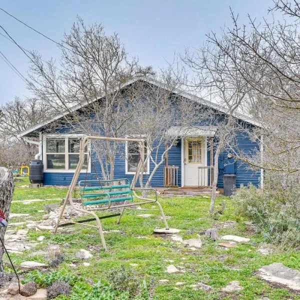 Cozy Kerrville Guest Cottage Near Guadalupe River!, hotel in Kerrville