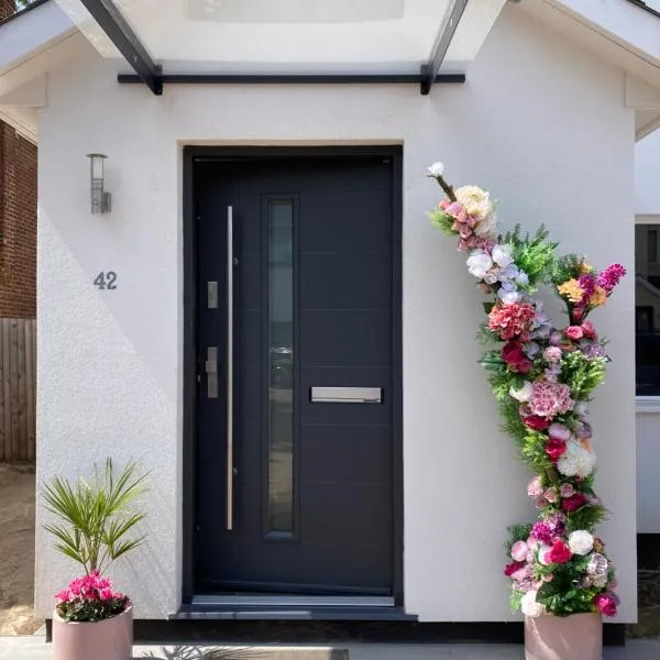 Cosy Modern Family Home Free Parking Garden, hotel sa London