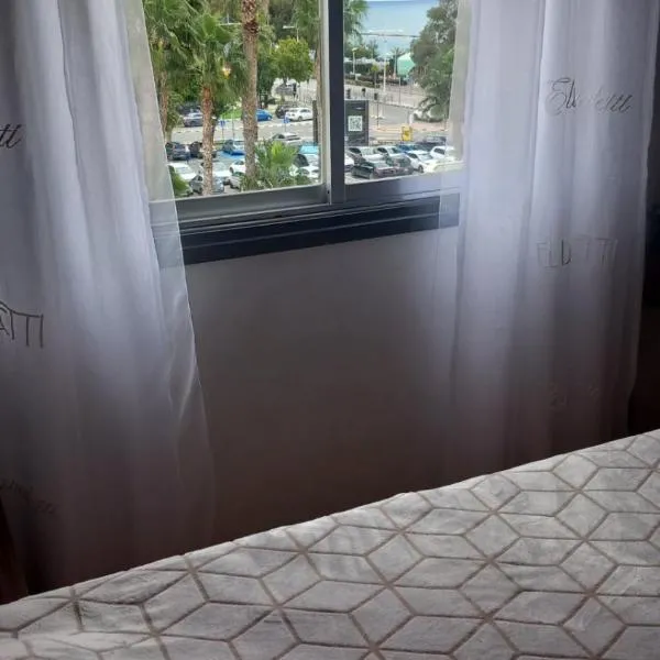 Sea view, hotel i Limassol