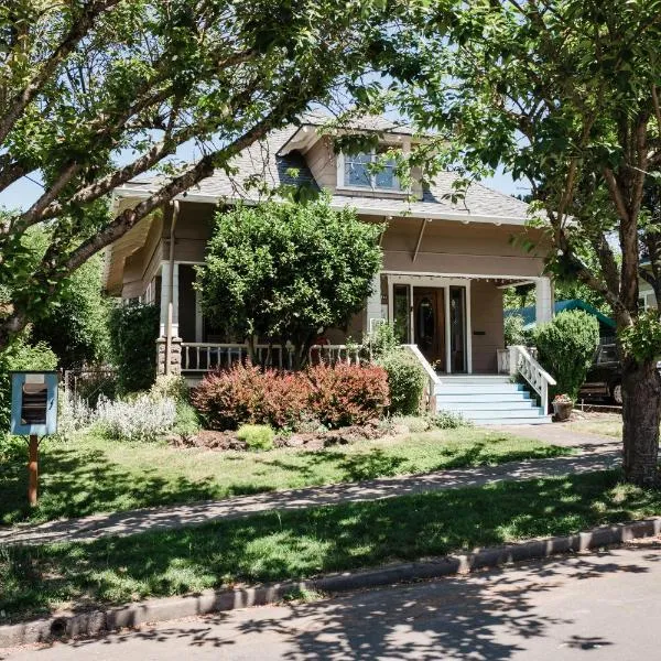 Southeast Portland Comfy & Eclectic Craftsman Home, hotel v destinaci Portland