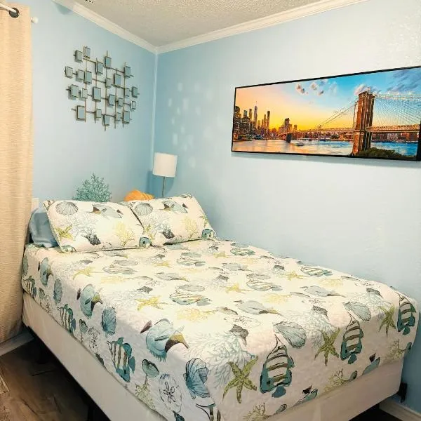 Beautiful newly renovated beachfront condo at Casa Del Mars, hotel v destinaci Galveston