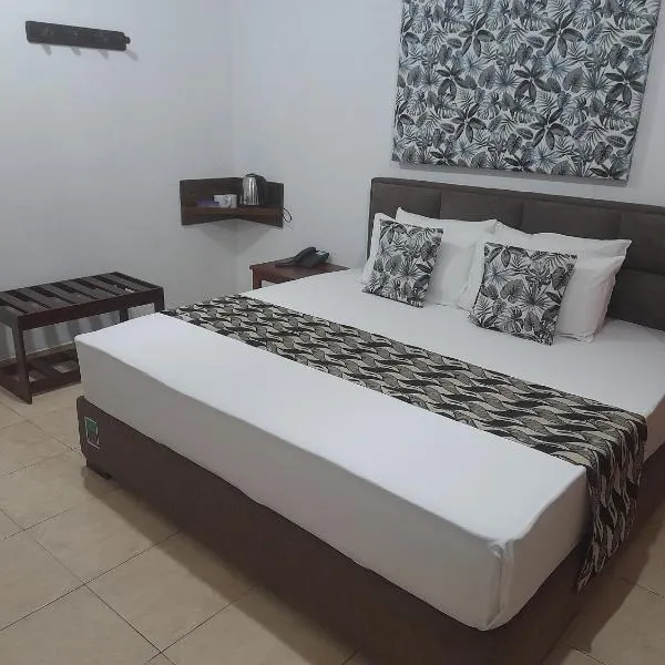 Larn's Villa Hotel & Apartment, hotel v destinaci Wadduwa