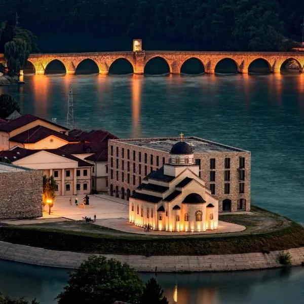 Turistički centar Andrićgrad, hotel in Donje Vardište