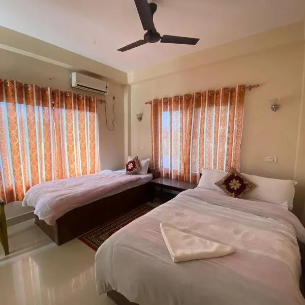 Hotel Bhupu Sainik Sauraha - Your home for safari adventure in Chitwan, hotel in Sauraha